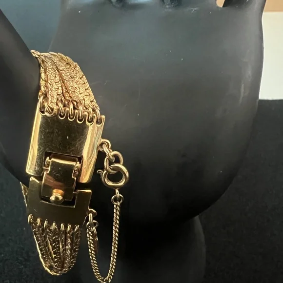 VINTAGE MONET 70s Multi 7 Strand Gold Toned Bracelet 6.5" with Safety Chain - Picture 2 of 11